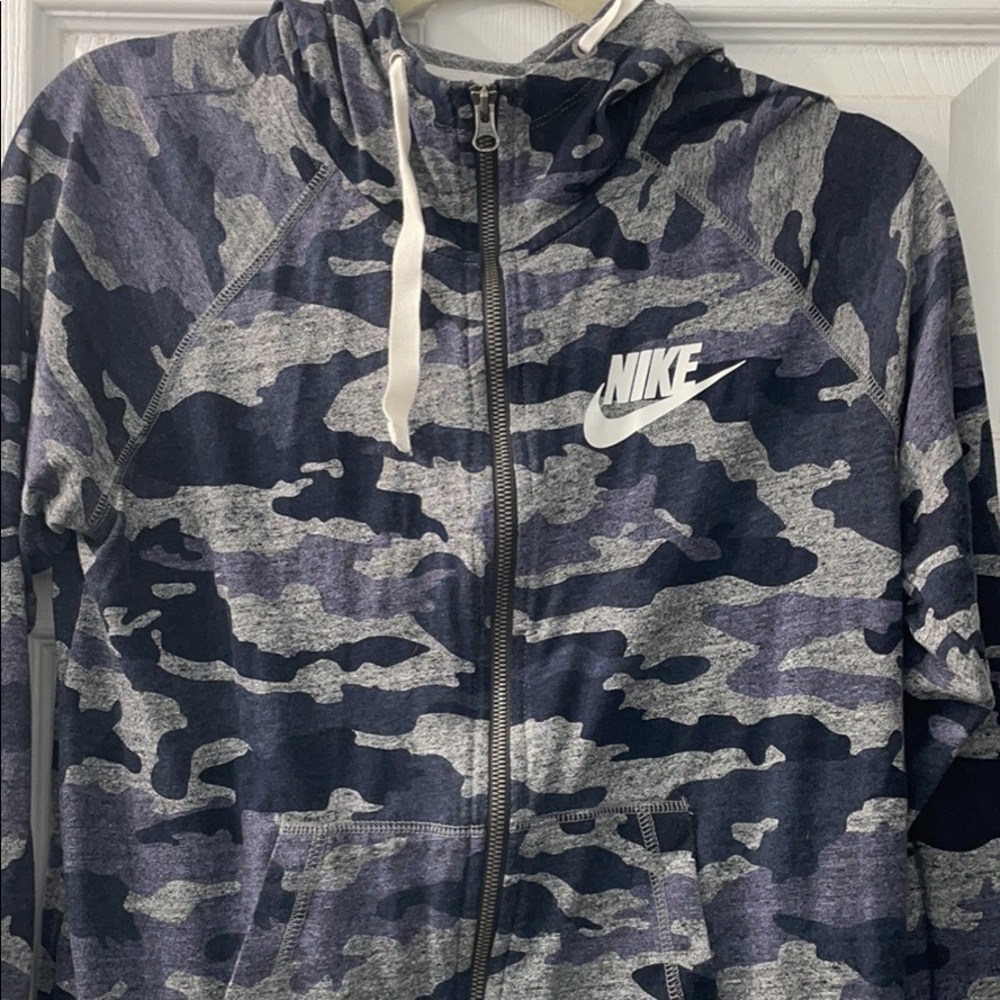 Womans Nike zip up